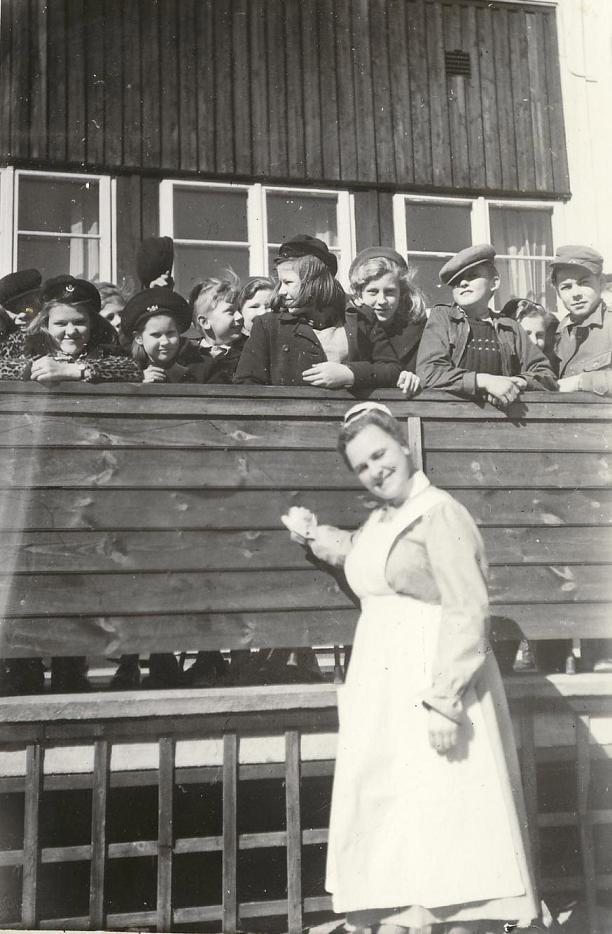 Barn på bron (40-talet).