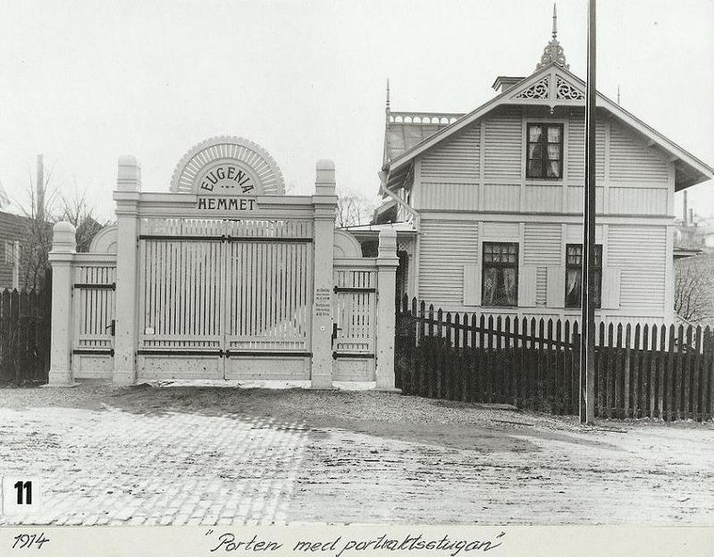 Porten med Portvaktsstugan 1914.