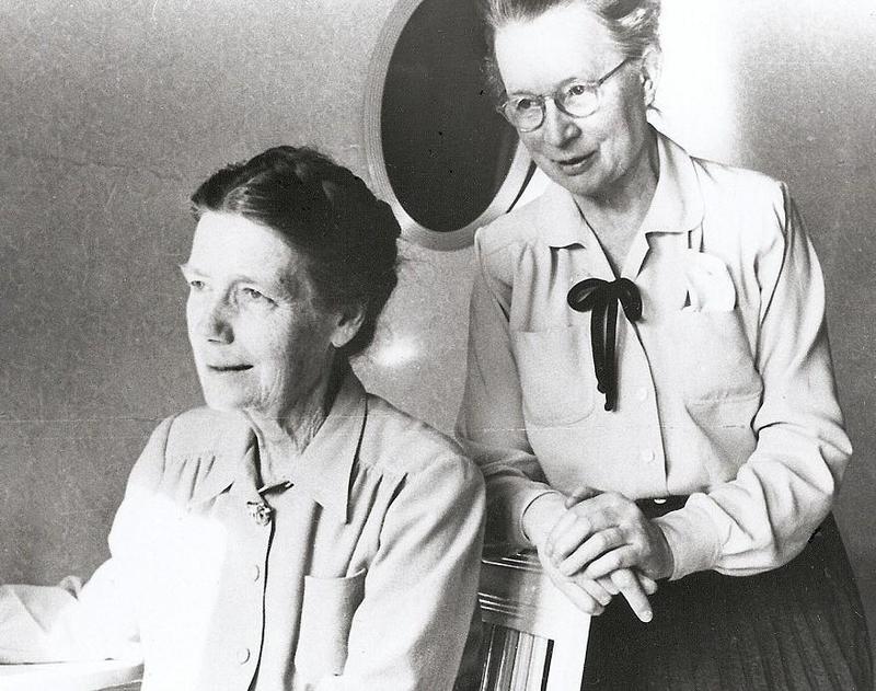 Mor Greta och skolfröken Anna Berger.