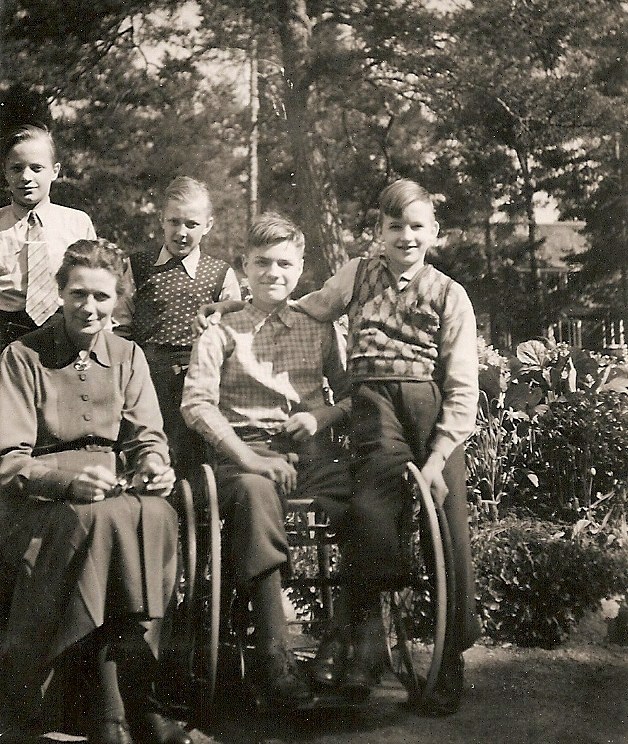 Mor Greta med några elever (40-talet).