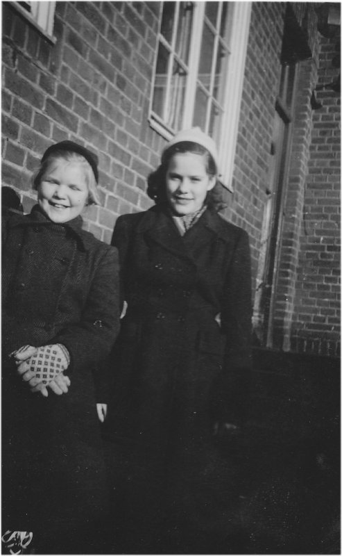 Anita Ek och Gullvi Kvist omkring 1953