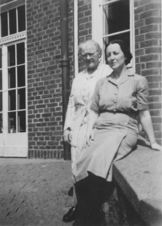 Emilie Secher och Elsa Ekholm slutet av 1940-talet