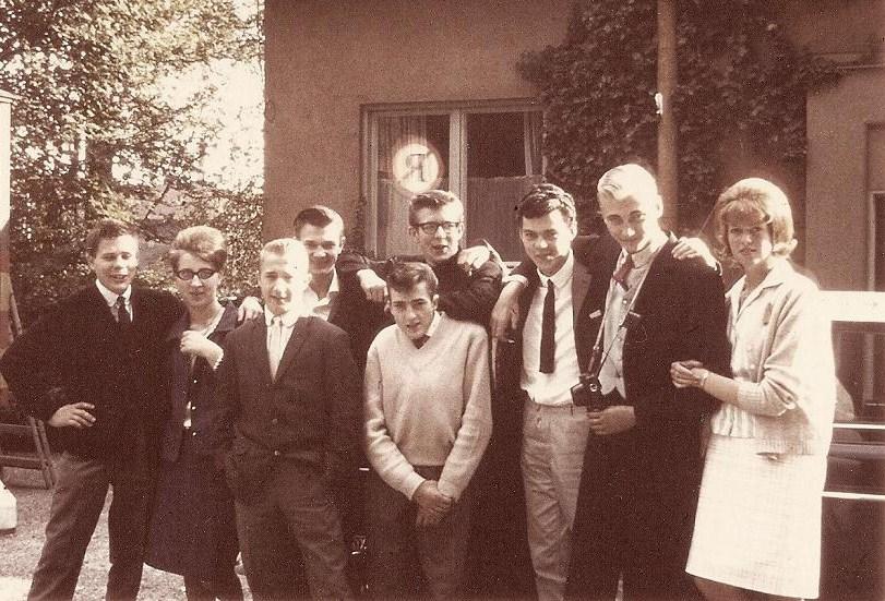 Gruppbild utanför Lillebo 1964.